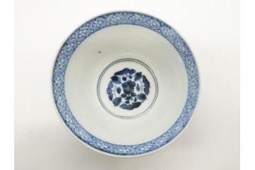 江戸期　古伊万里　青磁　染付　約12cm　3.9寸　爽やかな色合いが美しい蓋付き茶碗3客セット(菱文様、植物、蓋茶碗、どんぶり、和食器、三寸九分)(R-081330)