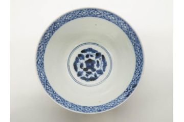 江戸期　古伊万里　青磁　染付　約12cm　3.9寸　爽やかな色合いが美しい蓋付き茶碗3客セット(菱文様、植物、蓋茶碗、どんぶり、和食器、三寸九分)(R-081330)