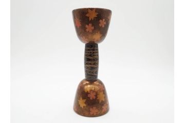 時代物　和楽器　優雅なデザインが見事な小鼓(梨地、金蒔絵、桜、紅葉、花、流水文様、木製、漆、つづみ、鼓胴、革一組2枚、調緒2本組、横調べ、縦調べ、小締、和楽器、打楽器、雅楽、能楽)(R-081334)