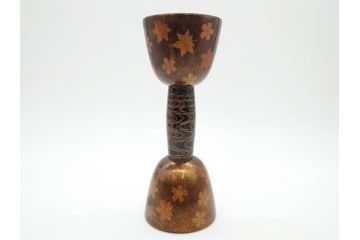 時代物　和楽器　優雅なデザインが見事な小鼓(梨地、金蒔絵、桜、紅葉、花、流水文様、木製、漆、つづみ、鼓胴、革一組2枚、調緒2本組、横調べ、縦調べ、小締、和楽器、打楽器、雅楽、能楽)(R-081334)