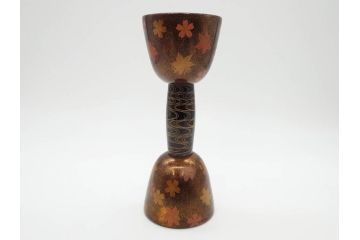 時代物　和楽器　優雅なデザインが見事な小鼓(梨地、金蒔絵、桜、紅葉、花、流水文様、木製、漆、つづみ、鼓胴、革一組2枚、調緒2本組、横調べ、縦調べ、小締、和楽器、打楽器、雅楽、能楽)(R-081334)