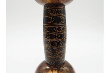時代物　和楽器　優雅なデザインが見事な小鼓(梨地、金蒔絵、桜、紅葉、花、流水文様、木製、漆、つづみ、鼓胴、革一組2枚、調緒2本組、横調べ、縦調べ、小締、和楽器、打楽器、雅楽、能楽)(R-081334)