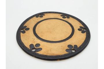 時代物　和楽器　優雅なデザインが見事な小鼓(梨地、金蒔絵、桜、紅葉、花、流水文様、木製、漆、つづみ、鼓胴、革一組2枚、調緒2本組、横調べ、縦調べ、小締、和楽器、打楽器、雅楽、能楽)(R-081334)