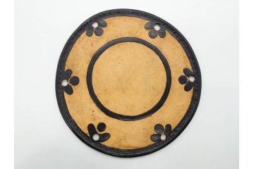 時代物　和楽器　優雅なデザインが見事な小鼓(梨地、金蒔絵、桜、紅葉、花、流水文様、木製、漆、つづみ、鼓胴、革一組2枚、調緒2本組、横調べ、縦調べ、小締、和楽器、打楽器、雅楽、能楽)(R-081334)