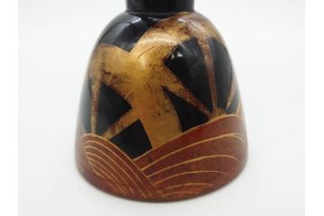 時代物　和楽器　気品を感じる小鼓(金蒔絵、水車、千鳥、木製、漆、つづみ、鼓胴、革一組2枚、調緒2本組、横調べ、縦調べ、小締、打楽器、雅楽、能楽)(R-081335)