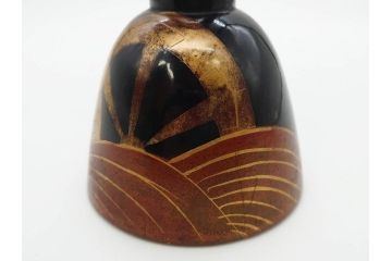 時代物　和楽器　気品を感じる小鼓(金蒔絵、水車、千鳥、木製、漆、つづみ、鼓胴、革一組2枚、調緒2本組、横調べ、縦調べ、小締、打楽器、雅楽、能楽)(R-081335)