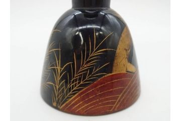 時代物　和楽器　気品を感じる小鼓(金蒔絵、水車、千鳥、木製、漆、つづみ、鼓胴、革一組2枚、調緒2本組、横調べ、縦調べ、小締、打楽器、雅楽、能楽)(R-081335)