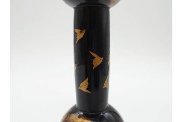 時代物　和楽器　気品を感じる小鼓(金蒔絵、水車、千鳥、木製、漆、つづみ、鼓胴、革一組2枚、調緒2本組、横調べ、縦調べ、小締、打楽器、雅楽、能楽)(R-081335)