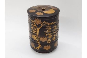時代物　木製　蒔絵　菊桐紋　高い品格を感じる四段丸重箱(金彩、丸形、桜、花、お重、漆器、漆芸、和食器)(R-081338)