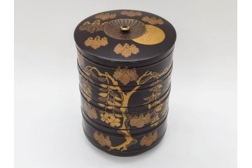 時代物　木製　蒔絵　菊桐紋　高い品格を感じる四段丸重箱(金彩、丸形、桜、花、お重、漆器、漆芸、和食器)(R-081338)