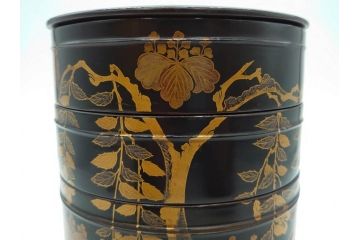 時代物　木製　蒔絵　菊桐紋　高い品格を感じる四段丸重箱(金彩、丸形、桜、花、お重、漆器、漆芸、和食器)(R-081338)