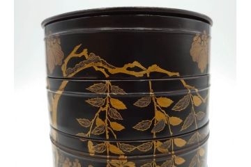 時代物　木製　蒔絵　菊桐紋　高い品格を感じる四段丸重箱(金彩、丸形、桜、花、お重、漆器、漆芸、和食器)(R-081338)