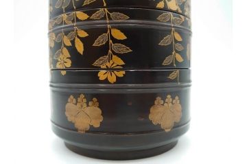 時代物　木製　蒔絵　菊桐紋　高い品格を感じる四段丸重箱(金彩、丸形、桜、花、お重、漆器、漆芸、和食器)(R-081338)