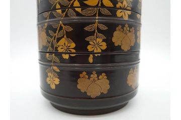 時代物　木製　蒔絵　菊桐紋　高い品格を感じる四段丸重箱(金彩、丸形、桜、花、お重、漆器、漆芸、和食器)(R-081338)