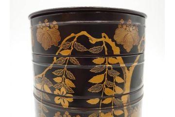 時代物　木製　蒔絵　菊桐紋　高い品格を感じる四段丸重箱(金彩、丸形、桜、花、お重、漆器、漆芸、和食器)(R-081338)