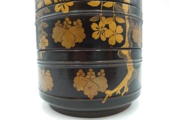 時代物　木製　蒔絵　菊桐紋　高い品格を感じる四段丸重箱(金彩、丸形、桜、花、お重、漆器、漆芸、和食器)(R-081338)