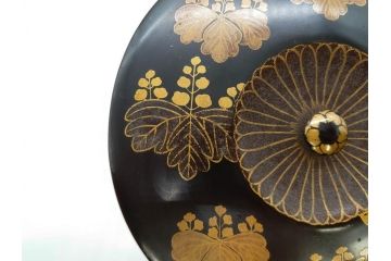 時代物　木製　蒔絵　菊桐紋　高い品格を感じる四段丸重箱(金彩、丸形、桜、花、お重、漆器、漆芸、和食器)(R-081338)
