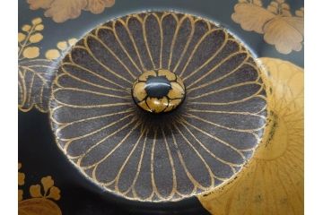 時代物　木製　蒔絵　菊桐紋　高い品格を感じる四段丸重箱(金彩、丸形、桜、花、お重、漆器、漆芸、和食器)(R-081338)
