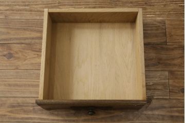 中古　美品　旭川家具　近藤工芸　Solid Furniture OAK (ソリッドファニチャー オーク)　オーク材　取っ手の繊細な彫刻など、こだわりの意匠が感じられるサイドボード(収納棚、戸棚、キャビネット、リビングボード)(R-081339)