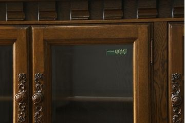 中古　美品　旭川家具　近藤工芸　Solid Furniture OAK (ソリッドファニチャー オーク)　オーク材　取っ手の繊細な彫刻など、こだわりの意匠が感じられるサイドボード(収納棚、戸棚、キャビネット、リビングボード)(R-081339)