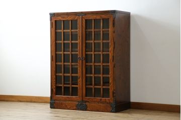 中古　特注!!　岩谷堂箪笥　格子扉　和モダンテイストのお部屋づくりに取り入れたい収納棚(戸棚、キャビネット、飾り棚、陳列棚)(R-081340)