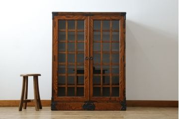 中古　特注!!　岩谷堂箪笥　格子扉　和モダンテイストのお部屋づくりに取り入れたい収納棚(戸棚、キャビネット、飾り棚、陳列棚)(R-081340)