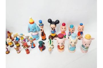 ビンテージ　ディズニー　心が和むまんがこけし52点セット(ヴィンテージ、木製人形、ミッキー、シンデレラ、ダンボ、わんわん物語、ピノキオ、ドナルド、デイジー、三匹の子ぶた)(R-081349)