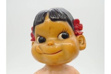 不二家　マスダヤ　木製台座　高さ 約38cm　レトロな雰囲気のペコちゃん人形(着せ替え、首振り、増田屋、玩具)(R-081350)