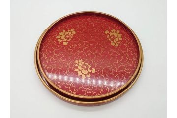 輪島塗　蒔絵　朱塗　雅な佇まいの丸盆2枚セット(お盆、トレイ、トレー、金彩、花唐草、漆器、漆芸)(R-081351)