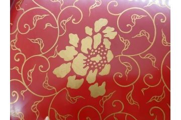 輪島塗　蒔絵　朱塗　雅な佇まいの丸盆2枚セット(お盆、トレイ、トレー、金彩、花唐草、漆器、漆芸)(R-081351)