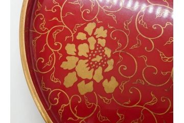 輪島塗　蒔絵　朱塗　雅な佇まいの丸盆2枚セット(お盆、トレイ、トレー、金彩、花唐草、漆器、漆芸)(R-081351)