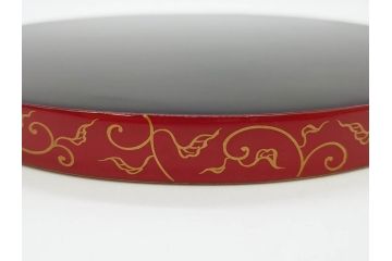 輪島塗　蒔絵　朱塗　雅な佇まいの丸盆2枚セット(お盆、トレイ、トレー、金彩、花唐草、漆器、漆芸)(R-081351)