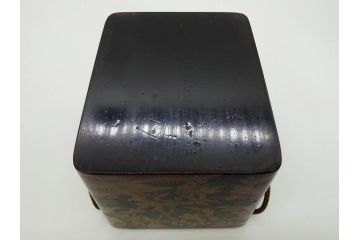 明治期　時代物　蒔絵　漆器　優美で上品な雰囲気の手箱(桜?、花、金彩、木製、漆芸、漆器、文箱、収納箱、手許箱、紐付き)(R-081352)