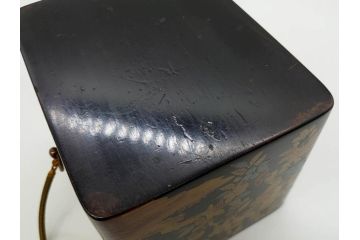 明治期　時代物　蒔絵　漆器　優美で上品な雰囲気の手箱(桜?、花、金彩、木製、漆芸、漆器、文箱、収納箱、手許箱、紐付き)(R-081352)
