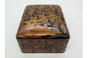 明治期　時代物　蒔絵　漆器　優美で上品な雰囲気の手箱(桜?、花、金彩、木製、漆芸、漆器、文箱、収納箱、手許箱、紐付き)(R-081352)