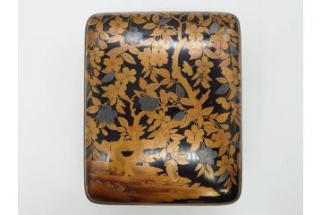 明治期　時代物　蒔絵　漆器　優美で上品な雰囲気の手箱(桜?、花、金彩、木製、漆芸、漆器、文箱、収納箱、手許箱、紐付き)(R-081352)