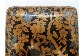 明治期　時代物　蒔絵　漆器　優美で上品な雰囲気の手箱(桜?、花、金彩、木製、漆芸、漆器、文箱、収納箱、手許箱、紐付き)(R-081352)