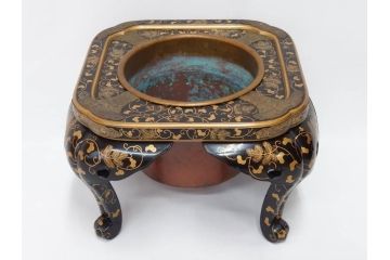 江戸〜明治期　蒔絵　松唐草　火箸　華やかな気品を感じる大名火鉢(木製、漆芸、猫脚、手あぶり)(R-081353)