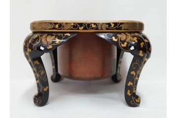 江戸〜明治期　蒔絵　松唐草　火箸　華やかな気品を感じる大名火鉢(木製、漆芸、猫脚、手あぶり)(R-081353)