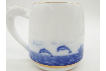 大倉陶園(OKURA、OAC)　イルカ　カジキ　躍動感あるデザインが印象的なビアマグ3客セット(魚、海、帆船、ジョッキ、酒器、金彩、白磁、マグカップ、洋食器)(R-081357)