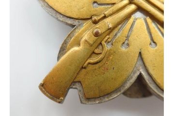当時物　旧日本軍　陸軍　小銃射撃徽章　徽章2点セット(勲章、ミリタリー、軍隊、軍物、バッチ、バッジ、木箱付き)(R-081358)