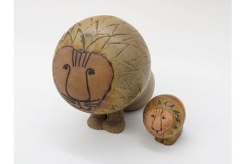 ビンテージ　1965年　リサ・ラーソン　Lisa Larson　ライオン　コロンとした丸いデザインが可愛らしい置物2点セット(獅子、ミディアム、ミニ、Afrika、アフリカシリーズ、ディスプレイ、ヴィンテージ、北欧)(R-081359)