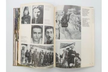 1983年　モンゴル?　ロシア?　写真集(青年団、共産主義青年同盟、コムソモール、カザフ・ソビエト社会主義共和国、レーニン、アンドロポフ、資料、写真帳、古本)(R-081360)