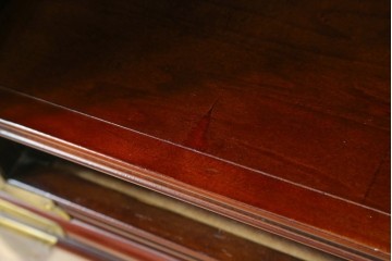 中古　美品　重厚感ある金具が魅力的なキャビネット　(R-081366)