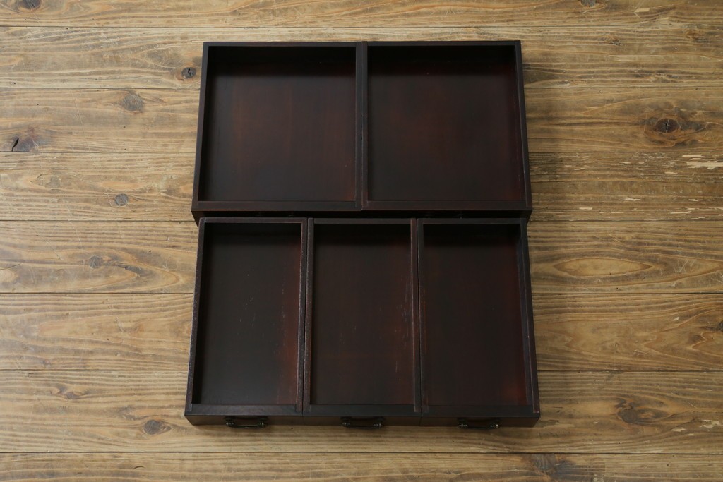 中古　美品　重厚感ある金具が魅力的なキャビネット　(R-081366)