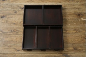 中古　美品　重厚感ある金具が魅力的なキャビネット　(R-081366)