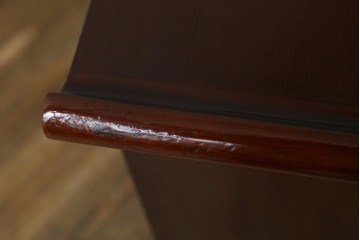 中古　美品　重厚感ある金具が魅力的なキャビネット　(R-081366)