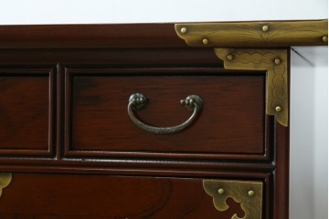 中古　美品　重厚感ある金具が魅力的なキャビネット　(R-081366)