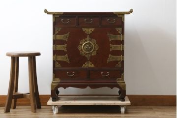 中古　美品　重厚感ある金具が魅力的なキャビネット(サイドキャビネット、サイドテーブル、箪笥、収納棚、戸棚)(R-081366)