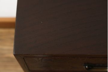 和製アンティーク　高級指物家具　前面桑材　天板側面槐(えんじゅ)材　引き出し9杯　収納力抜群!落ち着きのある色味の引き出し箪笥(チェスト、サイドチェスト、収納箪笥、和タンス)(R-081367)